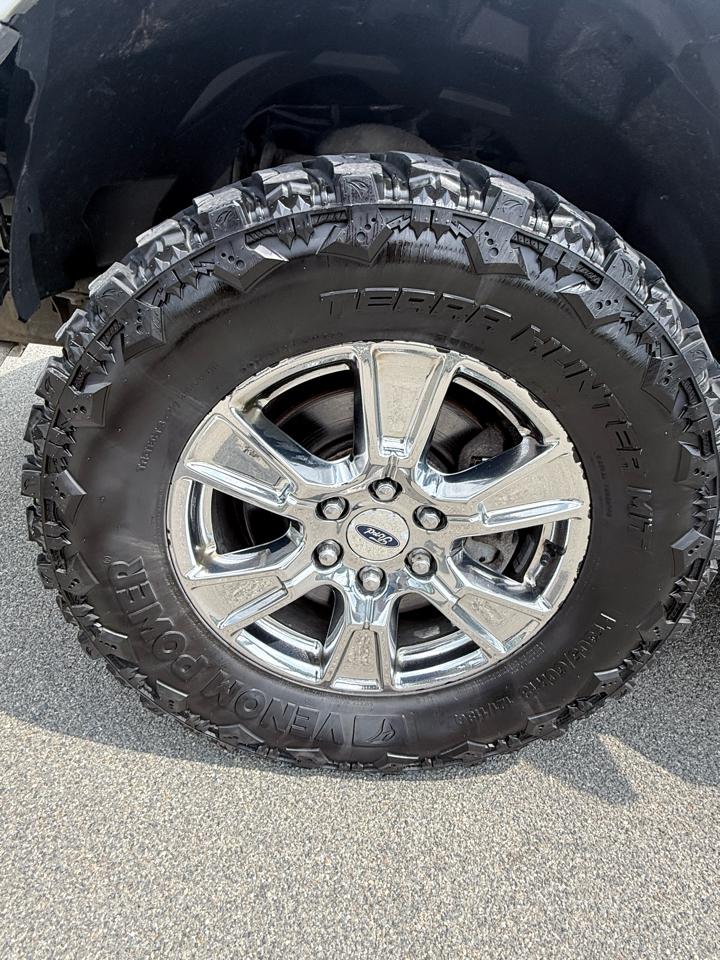 Ford F-150 4WD SuperCab 163" Lariat w/HD Payload Pkg 2015