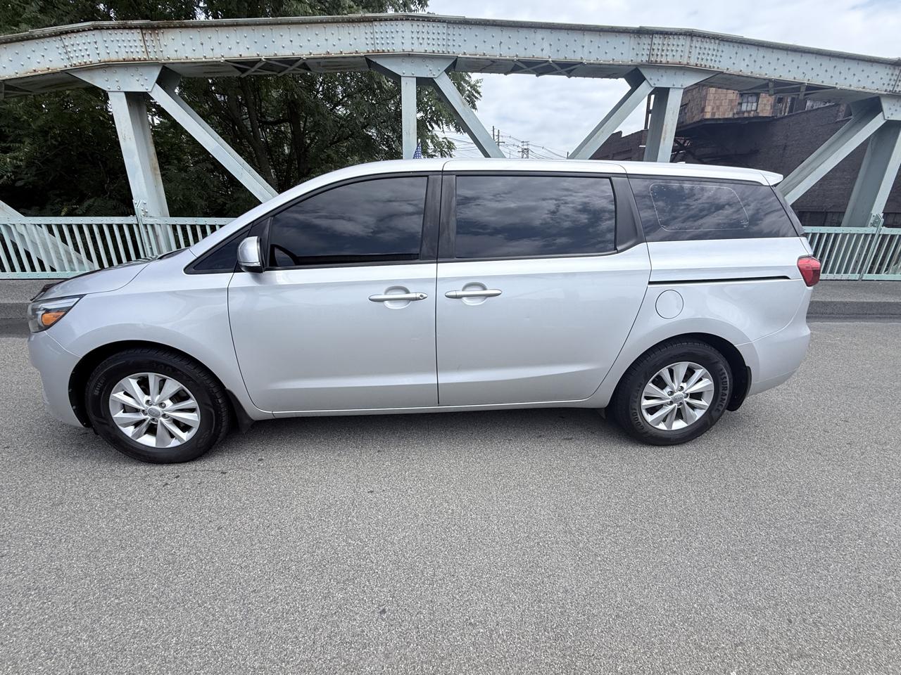 Kia Sedona L FWD 2017