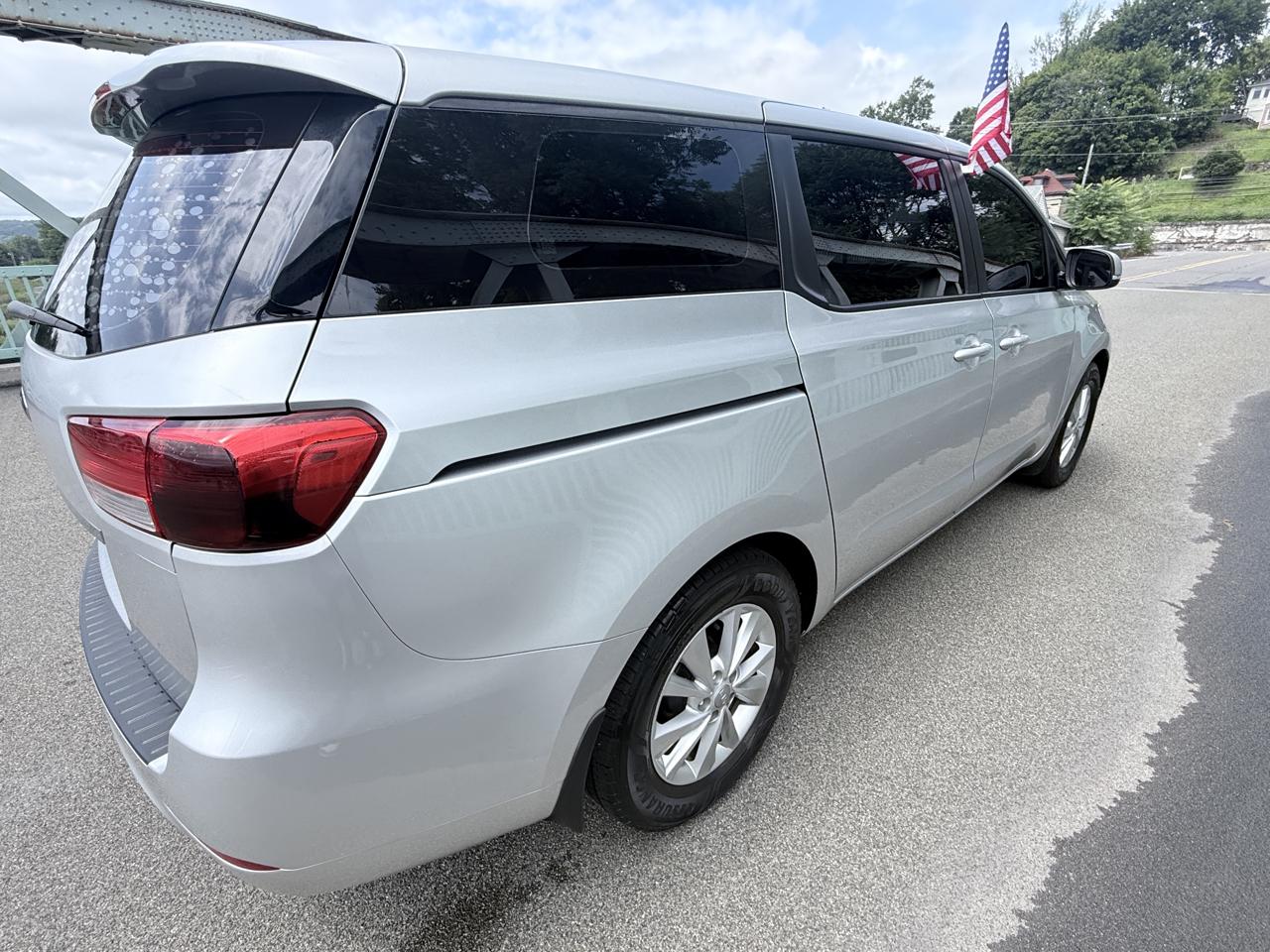 Kia Sedona L FWD 2017