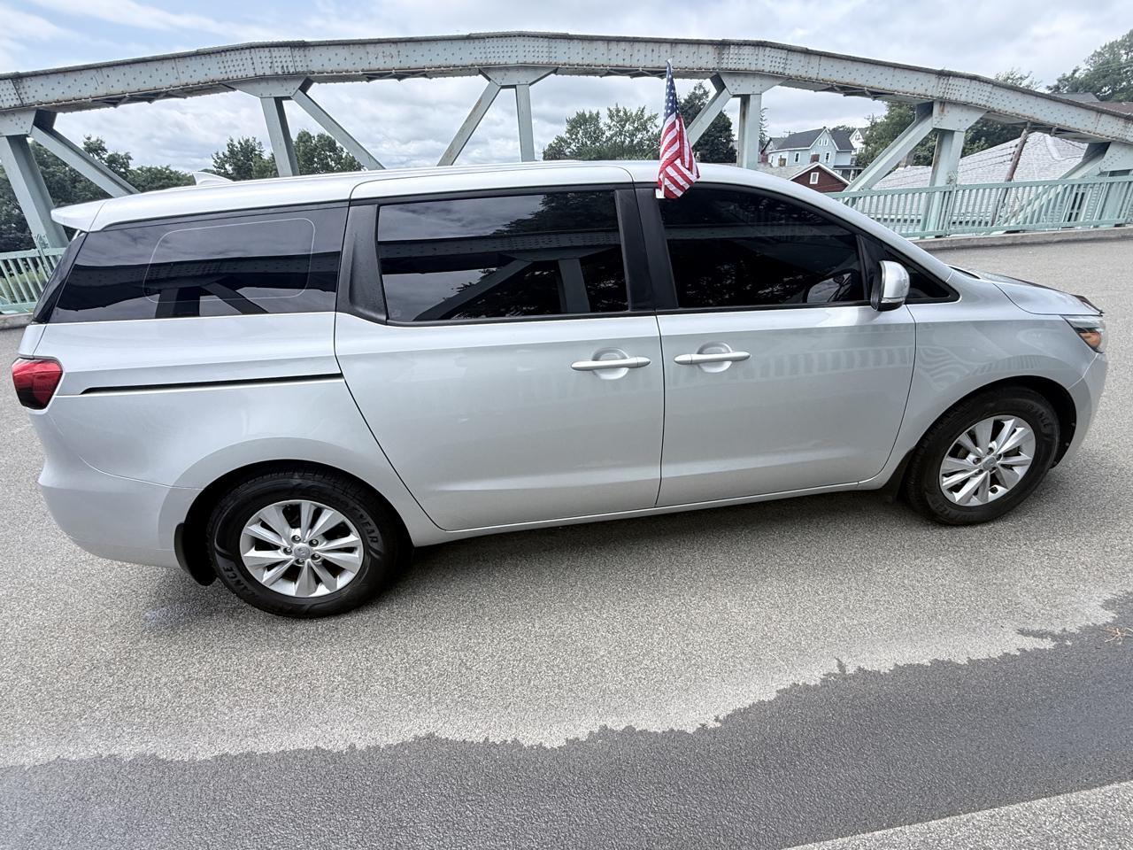 Kia Sedona L FWD 2017
