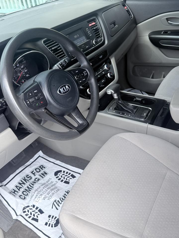 Kia Sedona L FWD 2017