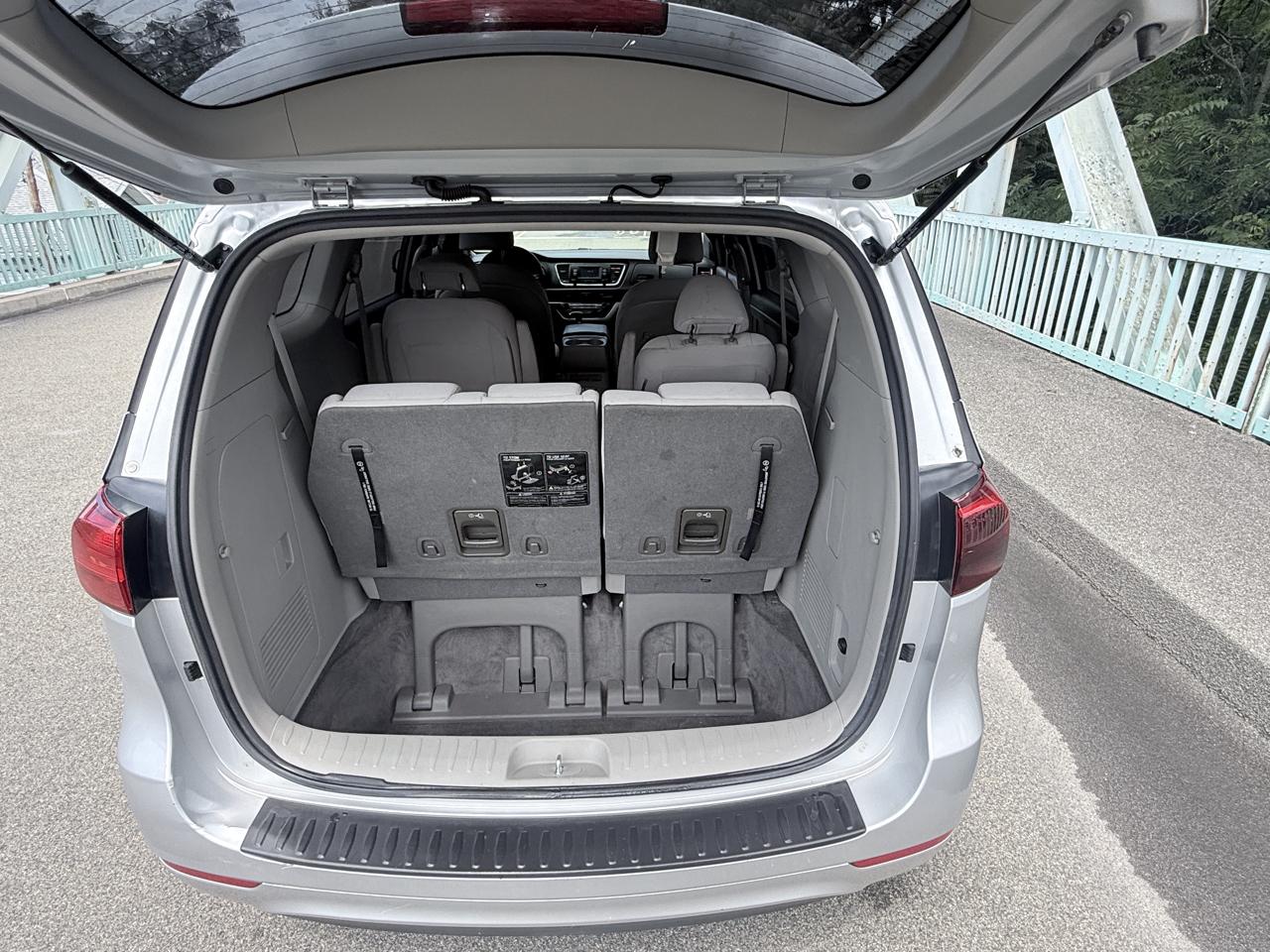 Kia Sedona L FWD 2017