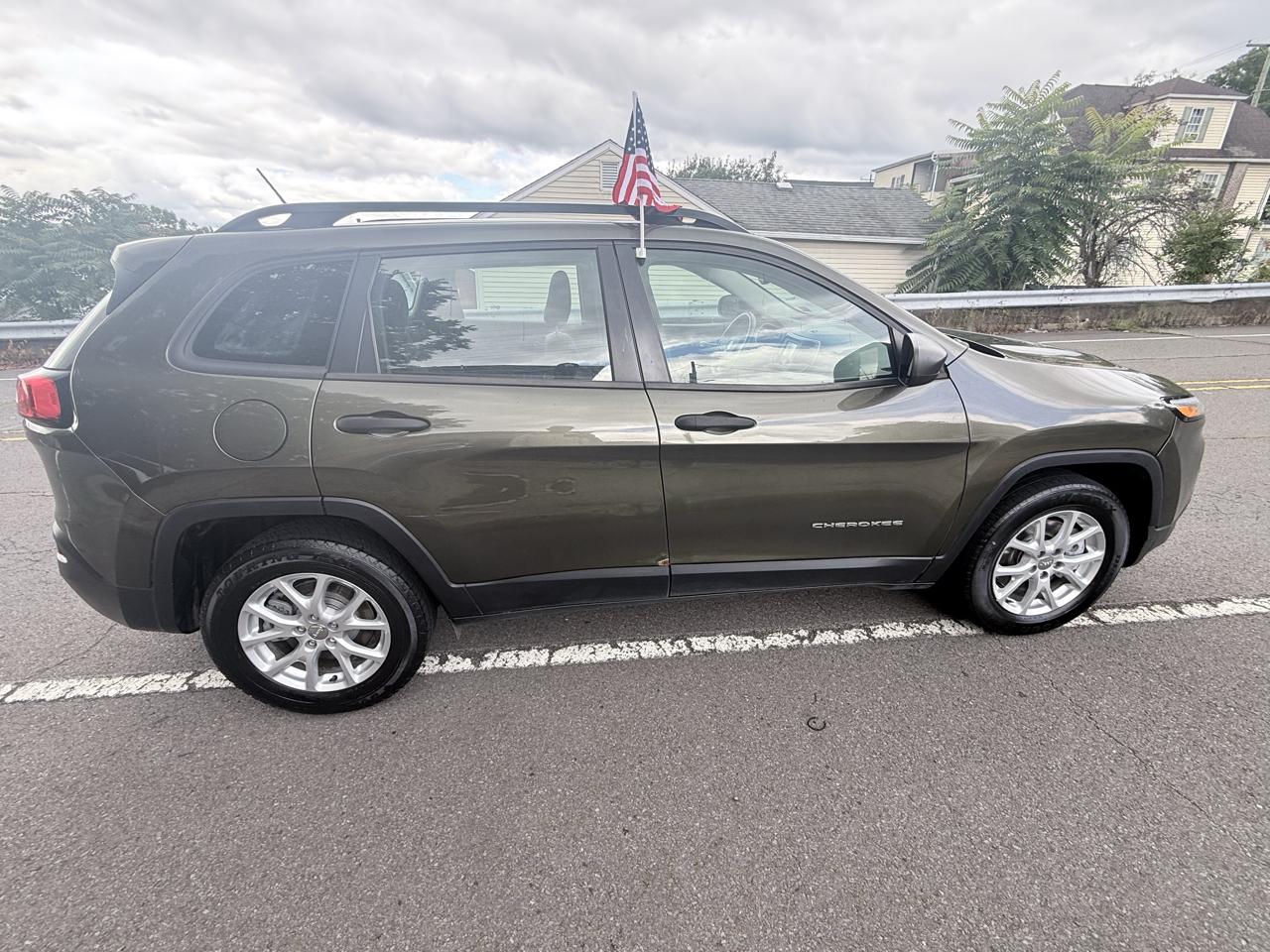 Jeep Cherokee 4WD 4dr Sport 2015