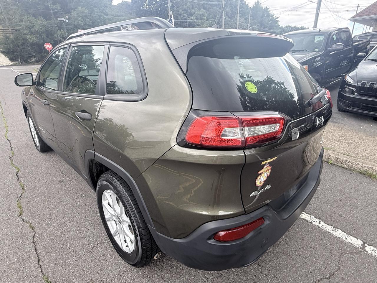 Jeep Cherokee 4WD 4dr Sport 2015