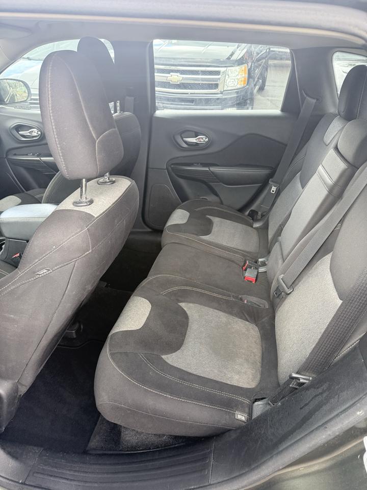 Jeep Cherokee 4WD 4dr Sport 2015