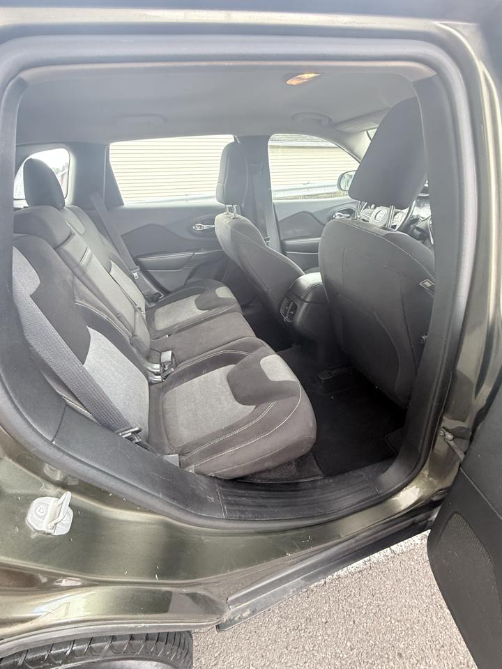 Jeep Cherokee 4WD 4dr Sport 2015