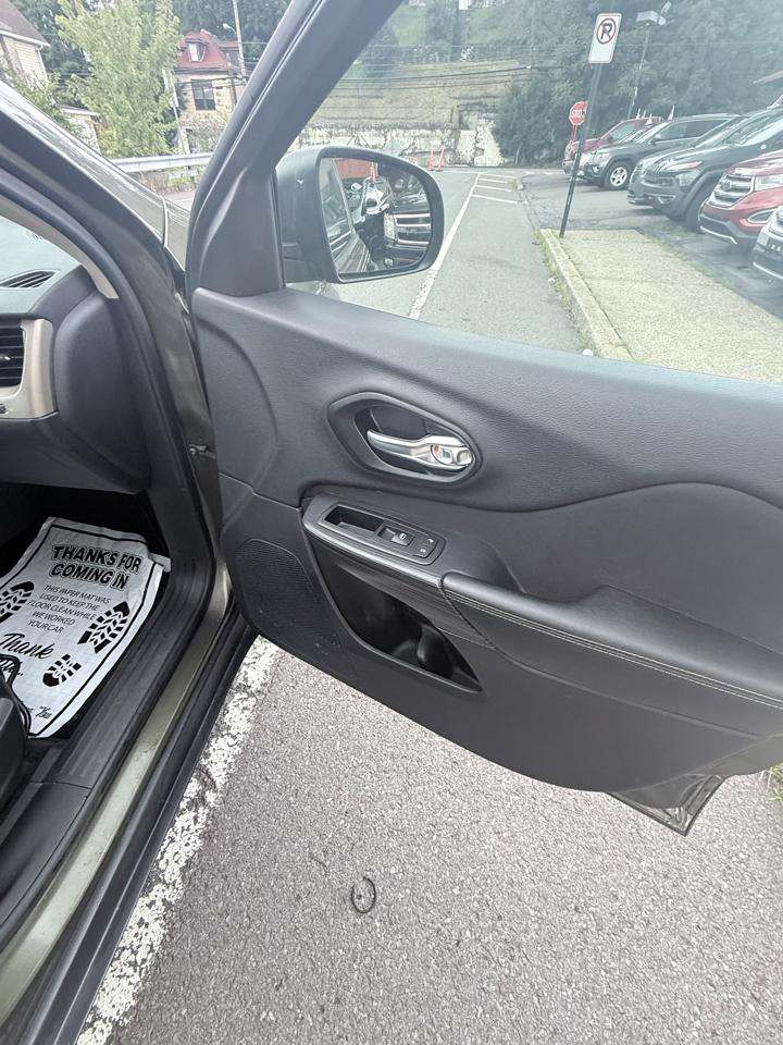 Jeep Cherokee 4WD 4dr Sport 2015