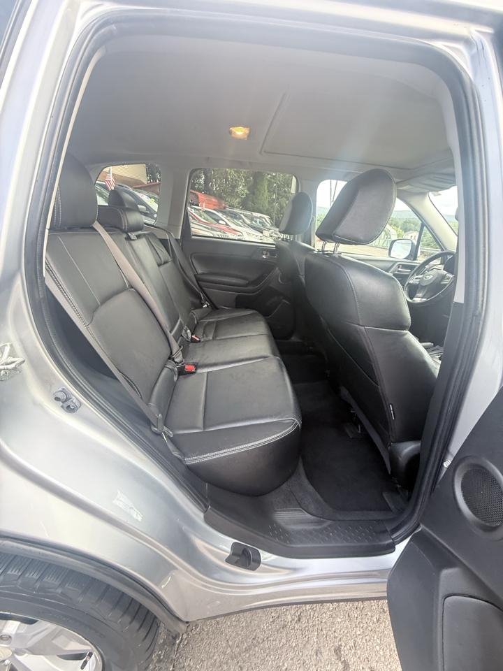 Subaru Forester 4dr Auto 2.5i Touring PZEV 2014