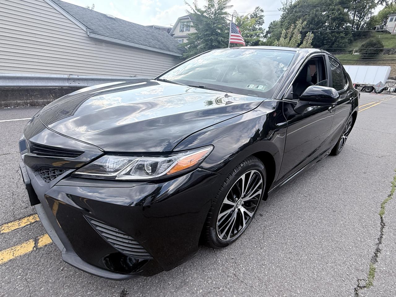 Toyota Camry SE Auto (Natl) 2020