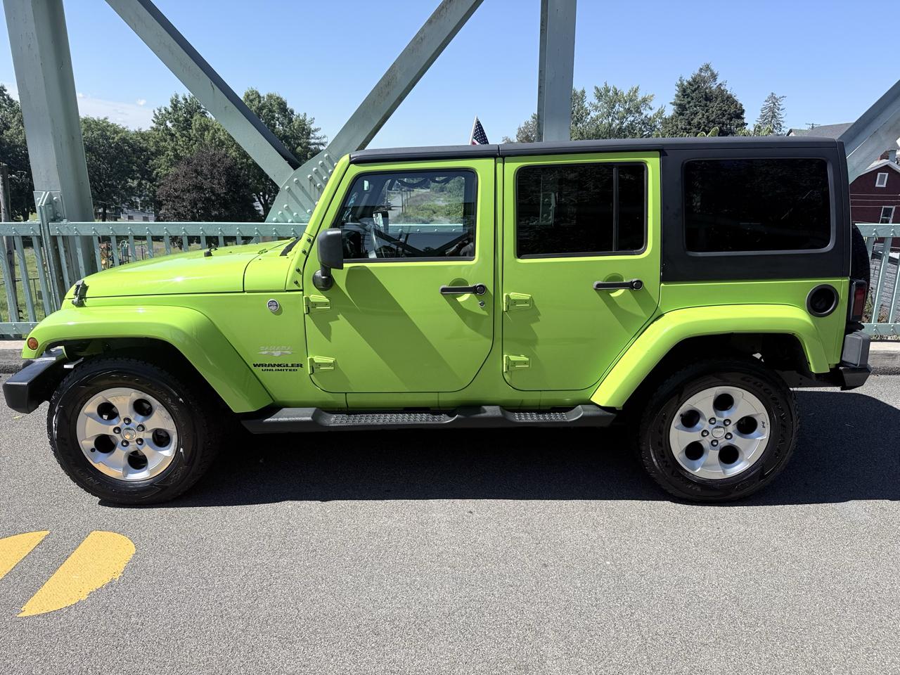 Jeep Wrangler Unlimited 4WD 4dr Sahara 2013