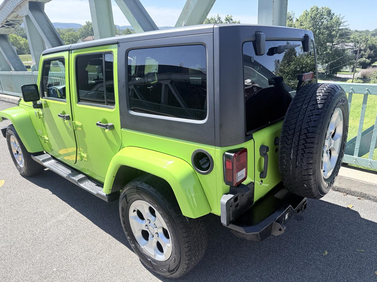Jeep Wrangler Unlimited 4WD 4dr Sahara 2013