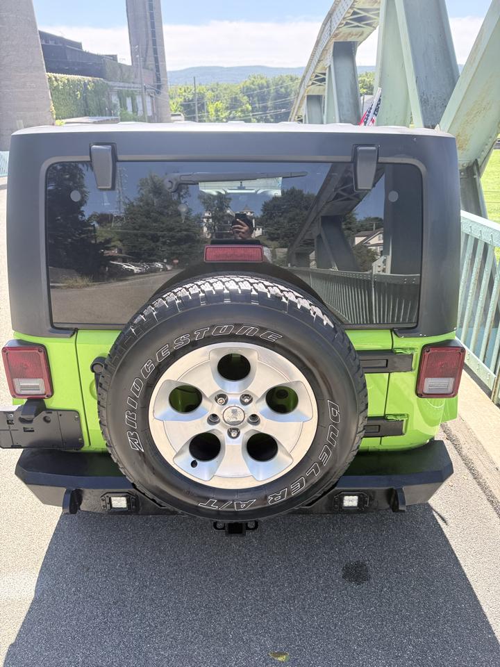 Jeep Wrangler Unlimited 4WD 4dr Sahara 2013