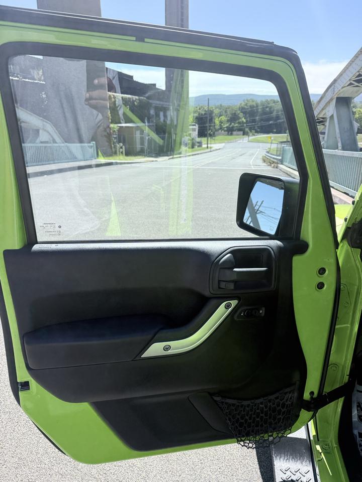 Jeep Wrangler Unlimited 4WD 4dr Sahara 2013