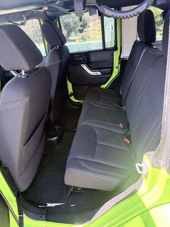 Jeep Wrangler Unlimited 4WD 4dr Sahara 2013
