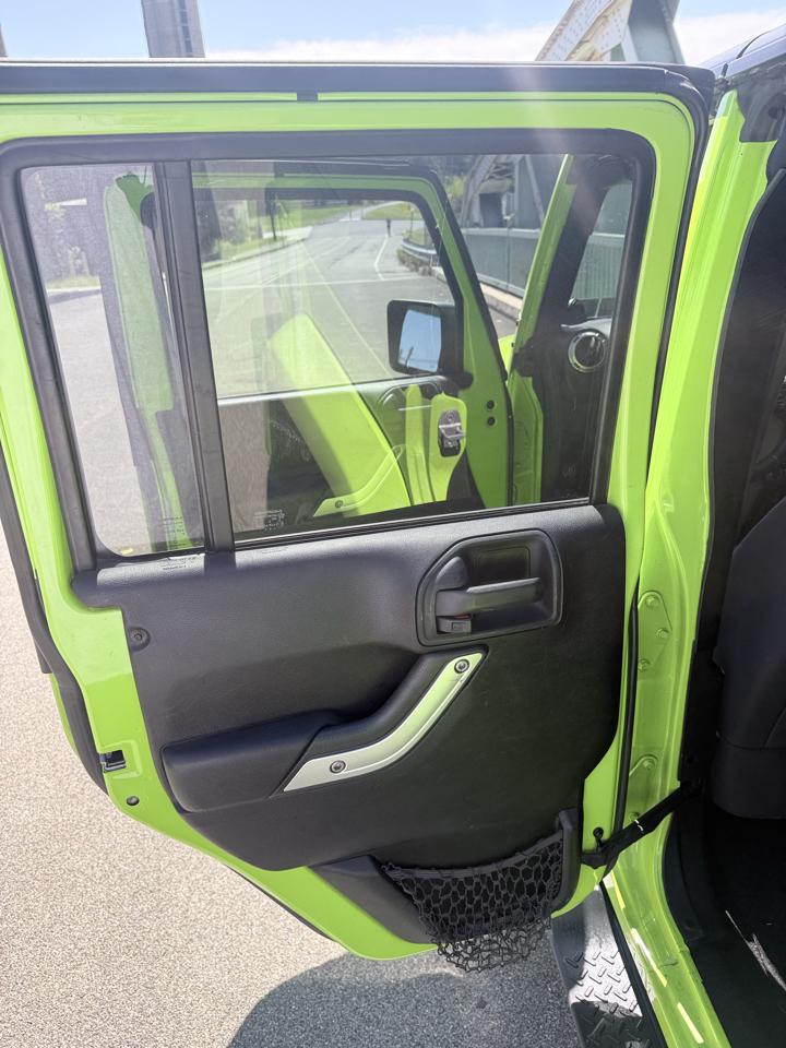 Jeep Wrangler Unlimited 4WD 4dr Sahara 2013