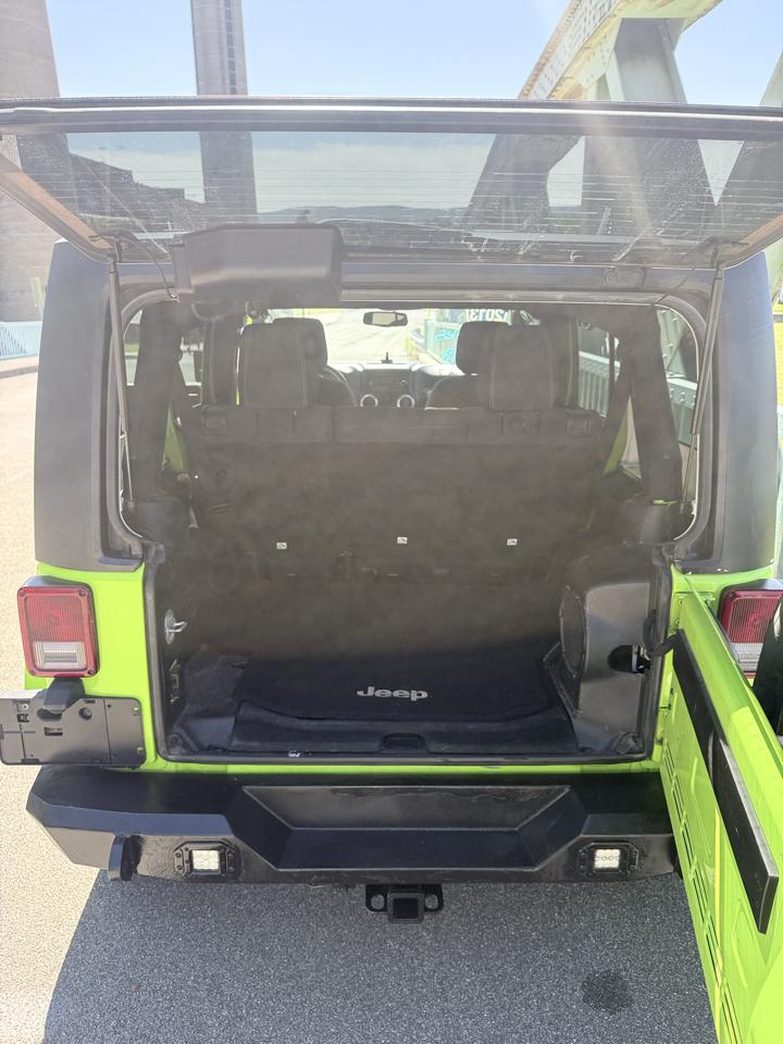 Jeep Wrangler Unlimited 4WD 4dr Sahara 2013