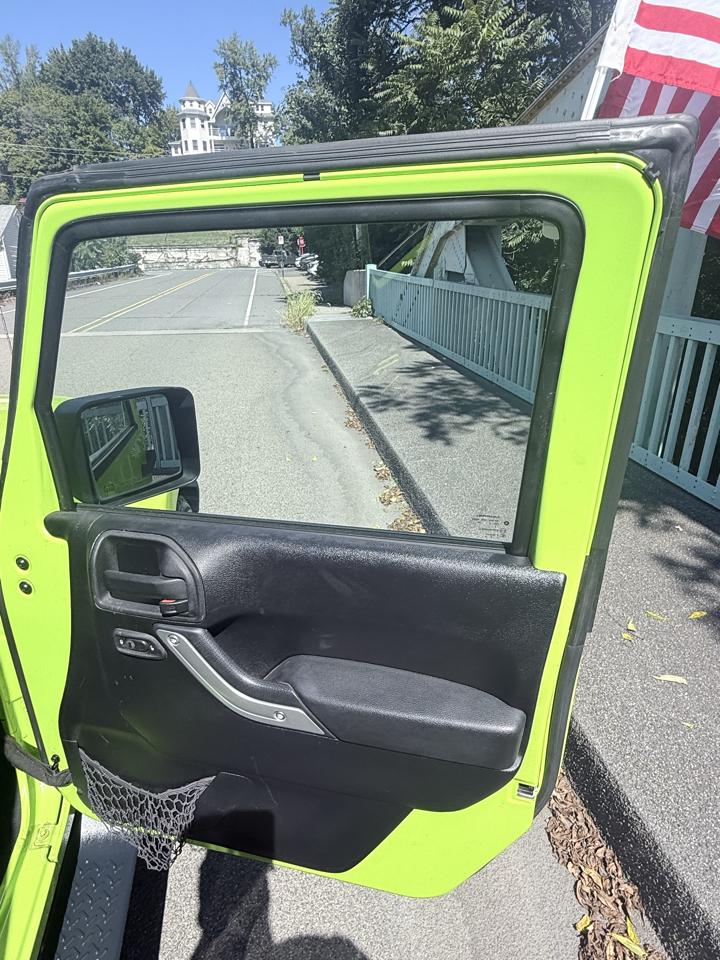 Jeep Wrangler Unlimited 4WD 4dr Sahara 2013