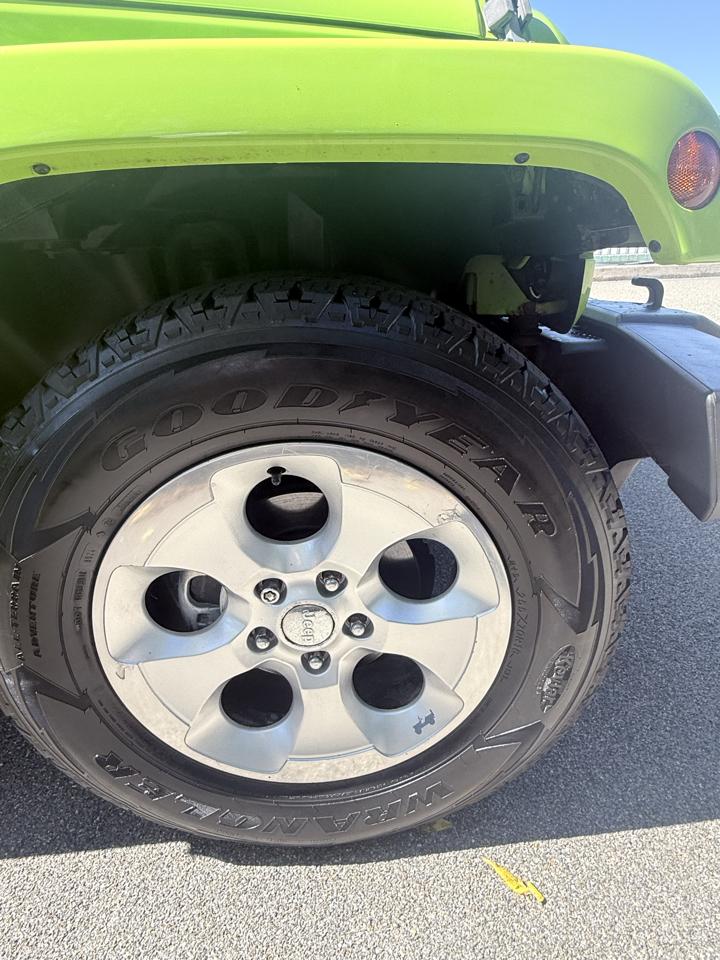 Jeep Wrangler Unlimited 4WD 4dr Sahara 2013