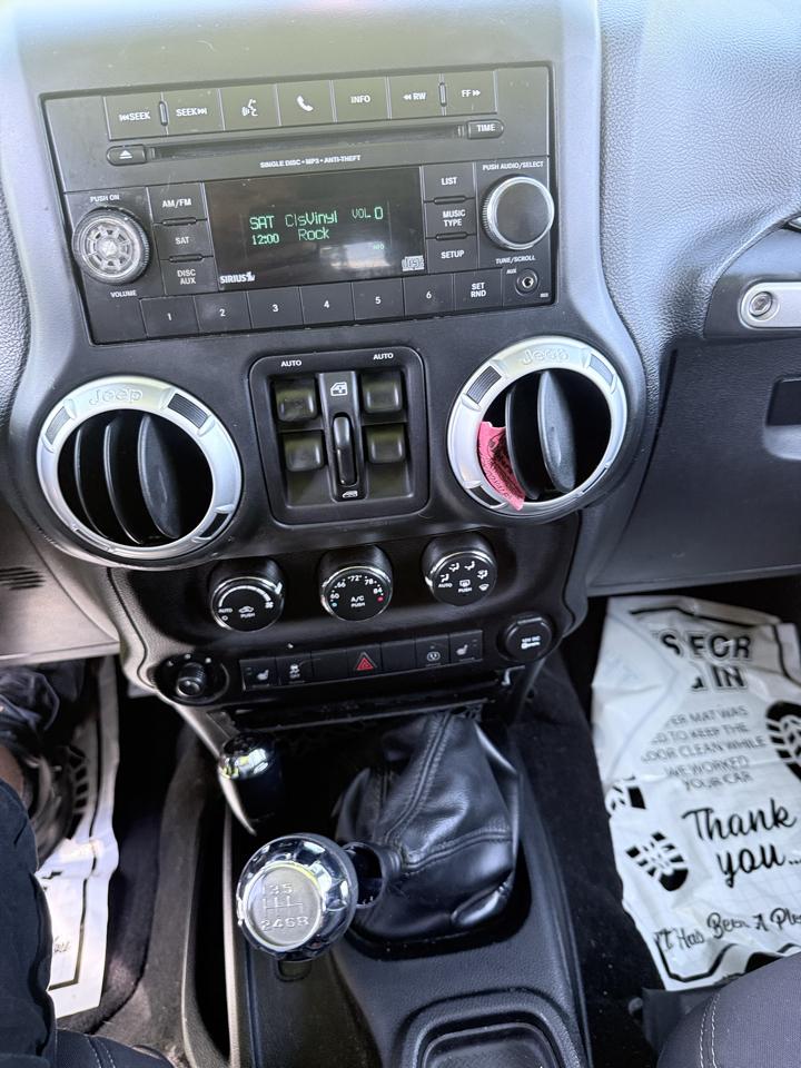 Jeep Wrangler Unlimited 4WD 4dr Sahara 2013