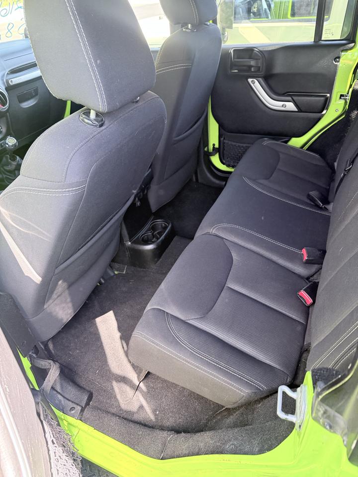 Jeep Wrangler Unlimited 4WD 4dr Sahara 2013