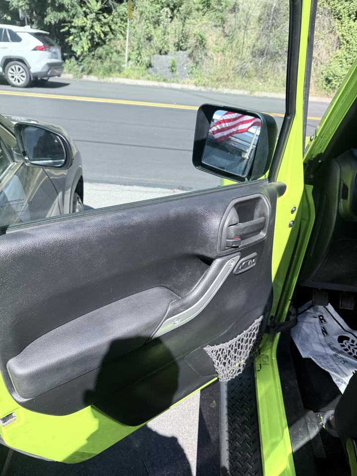 Jeep Wrangler Unlimited 4WD 4dr Sahara 2013