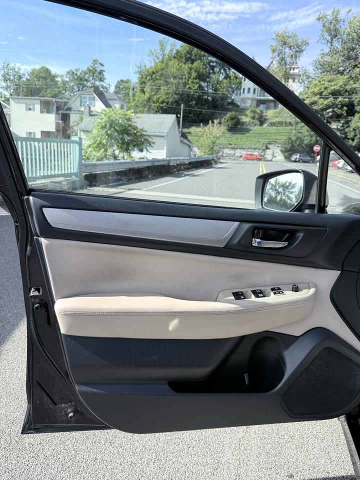 Subaru Legacy 4dr Sdn 2.5i Premium 2015