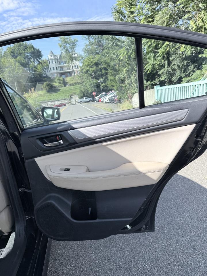 Subaru Legacy 4dr Sdn 2.5i Premium 2015