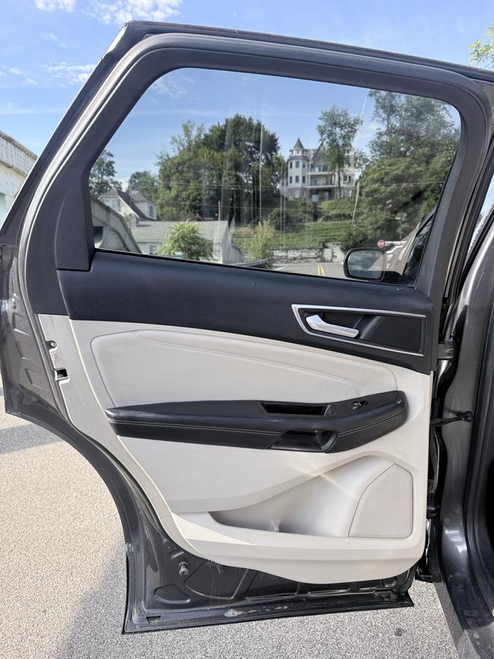 Ford Edge 4dr Titanium AWD 2016