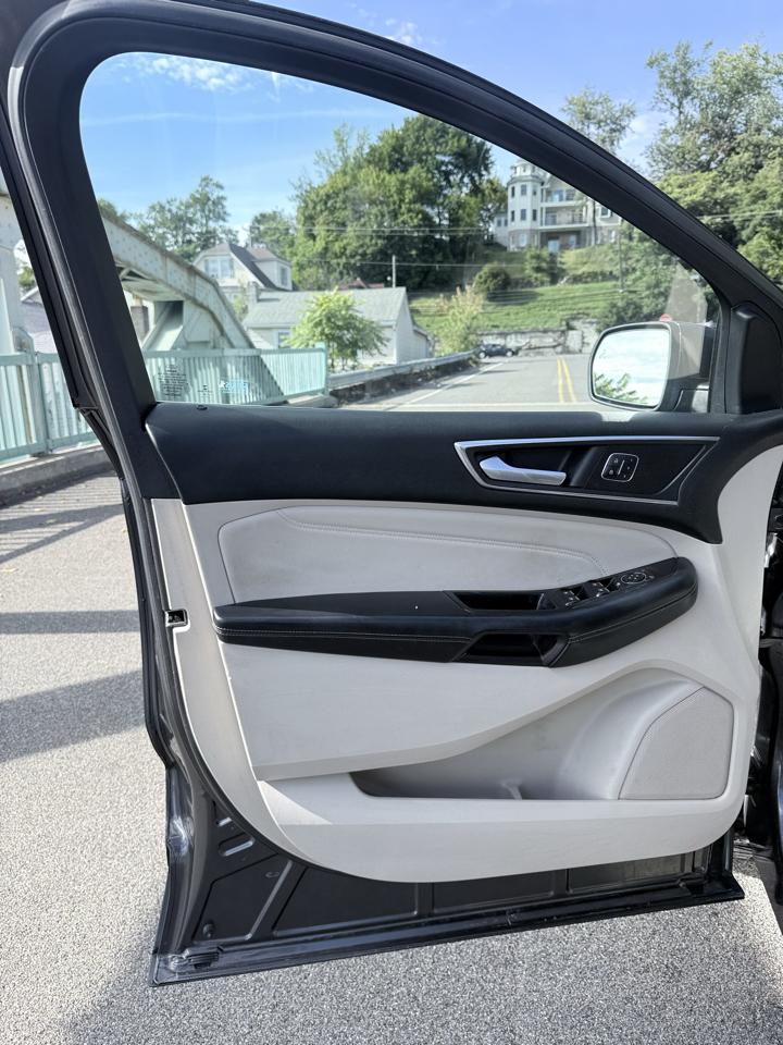 Ford Edge 4dr Titanium AWD 2016