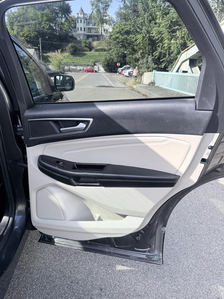 Ford Edge 4dr Titanium AWD 2016
