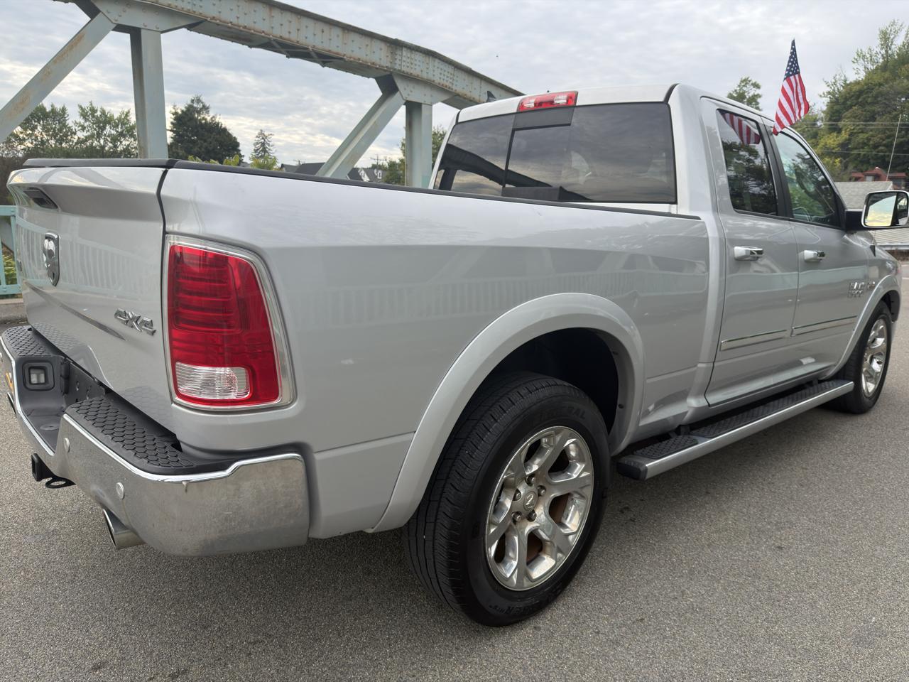 RAM 1500 4WD Quad Cab 140.5" Laramie 2014