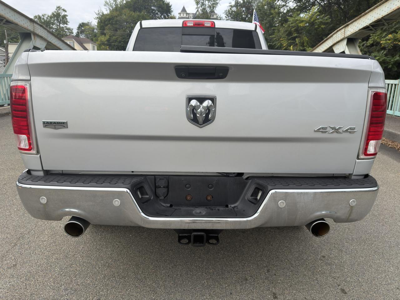 RAM 1500 4WD Quad Cab 140.5" Laramie 2014