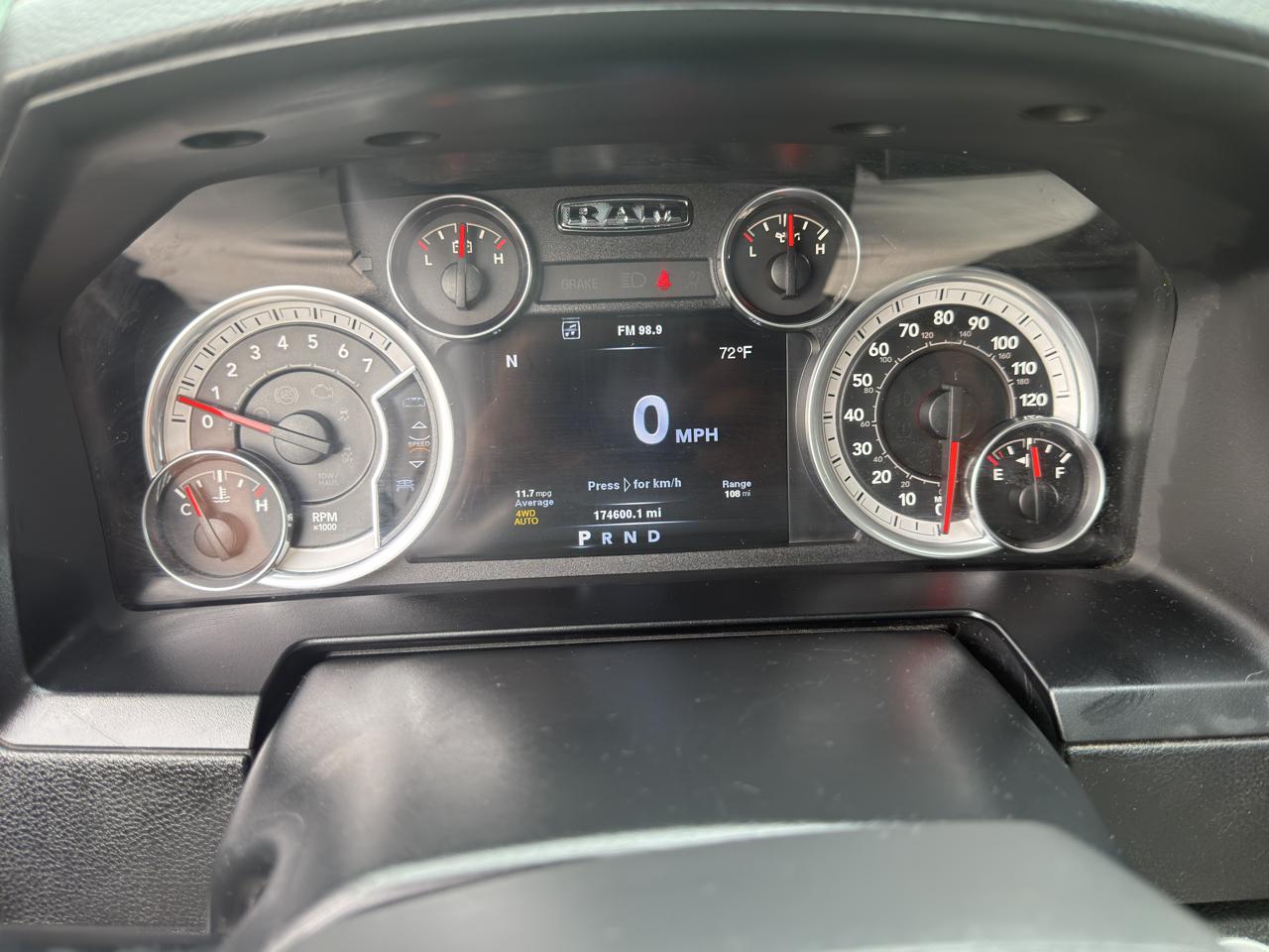 RAM 1500 4WD Quad Cab 140.5" Laramie 2014