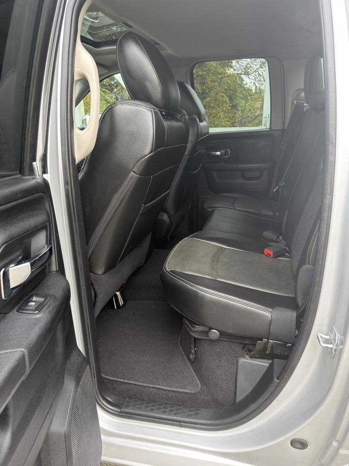 RAM 1500 4WD Quad Cab 140.5" Laramie 2014