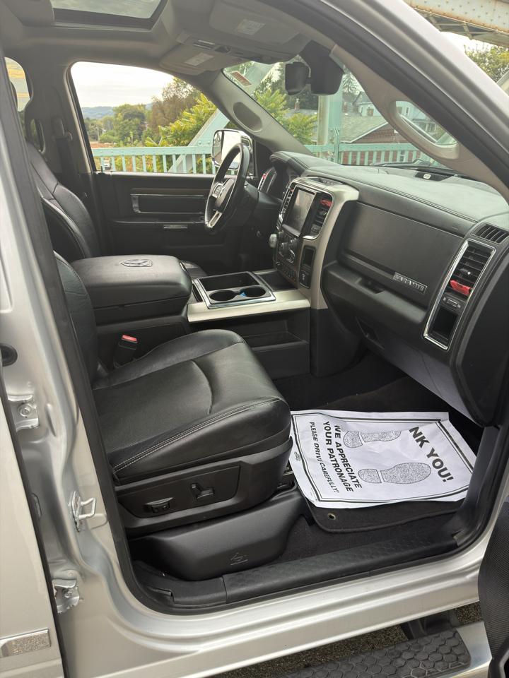 RAM 1500 4WD Quad Cab 140.5" Laramie 2014