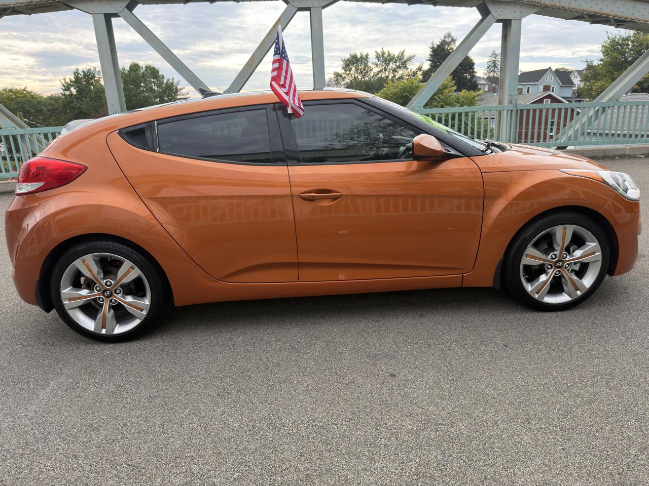 Hyundai Veloster 3dr Cpe Auto w/Black Int 2013