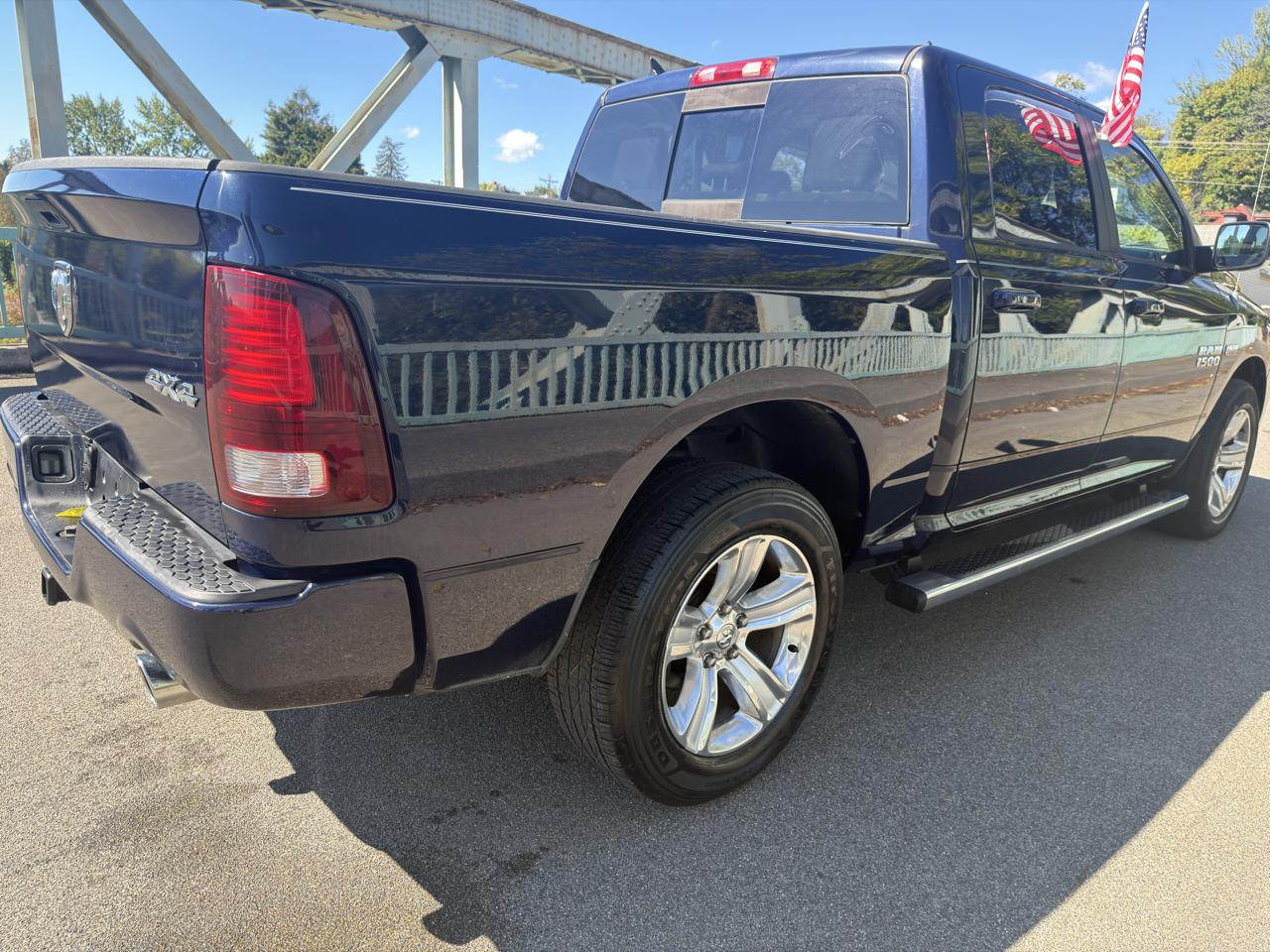 RAM 1500 4WD Crew Cab 140.5" Sport 2013