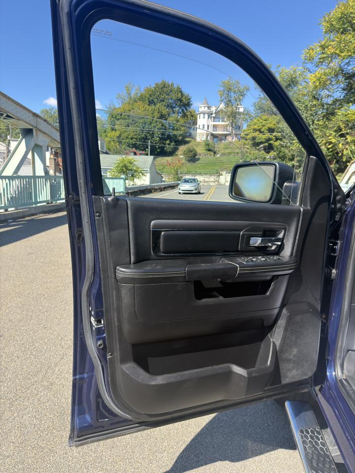 RAM 1500 4WD Crew Cab 140.5" Sport 2013
