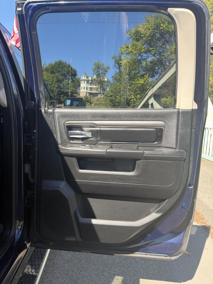 RAM 1500 4WD Crew Cab 140.5" Sport 2013