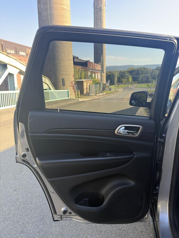 Jeep Grand Cherokee 4WD 4dr Laredo 2014