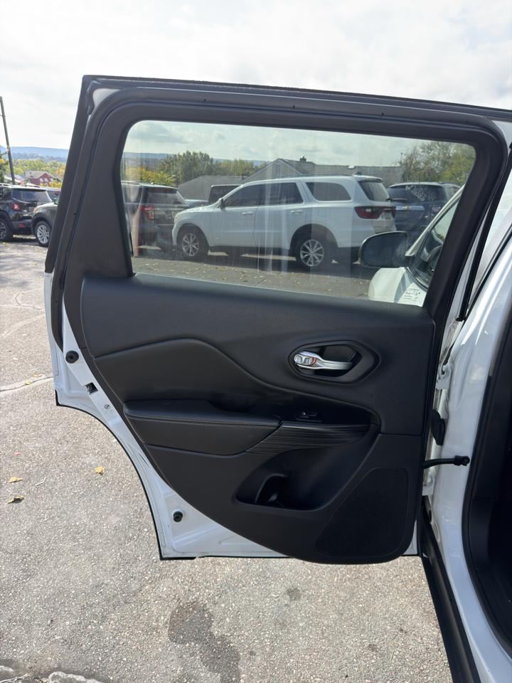 Jeep Cherokee 4WD 4dr Limited 2016