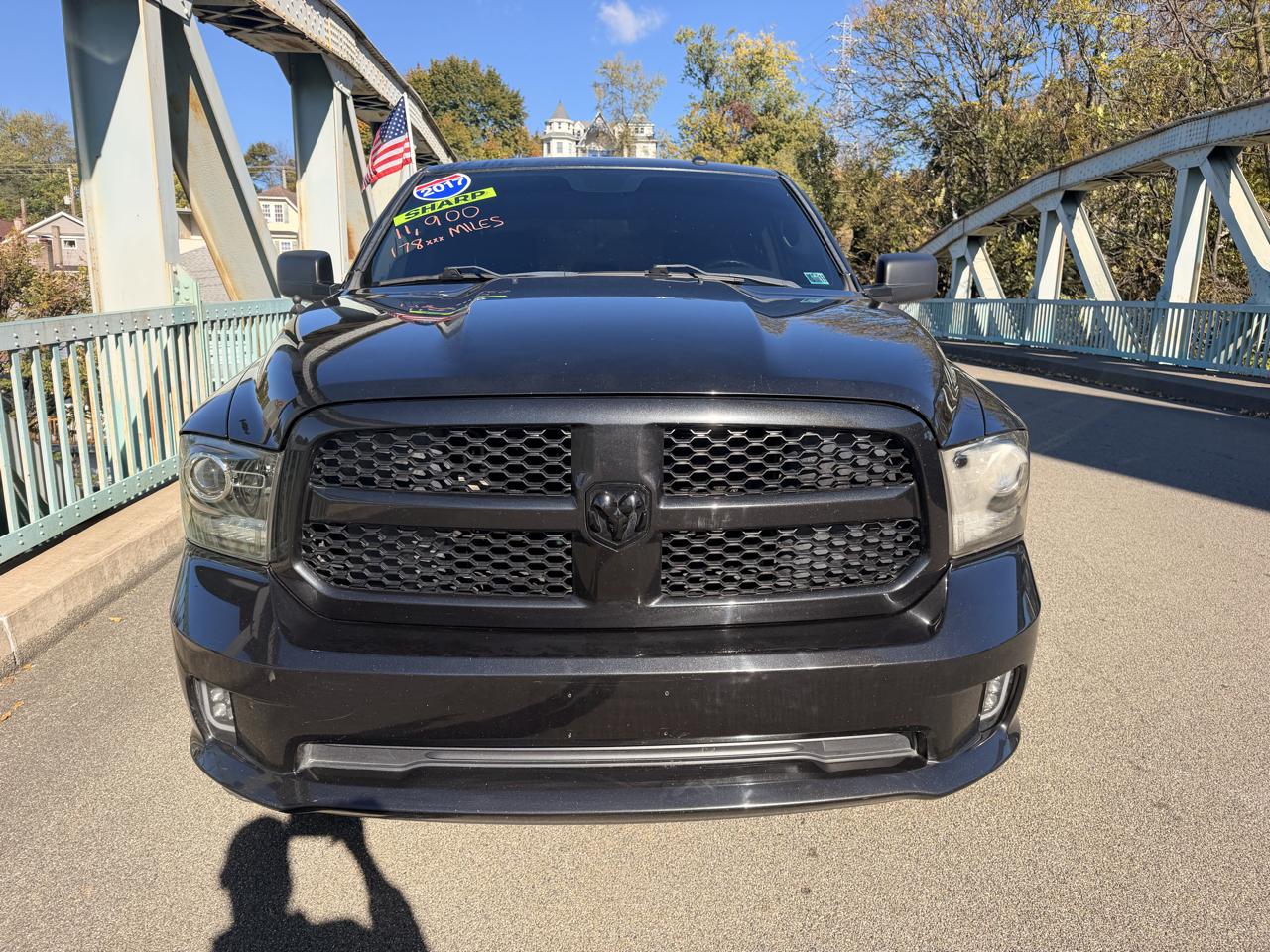RAM 1500 4WD Crew Cab 140.5" Express *Ltd Avail* 2017