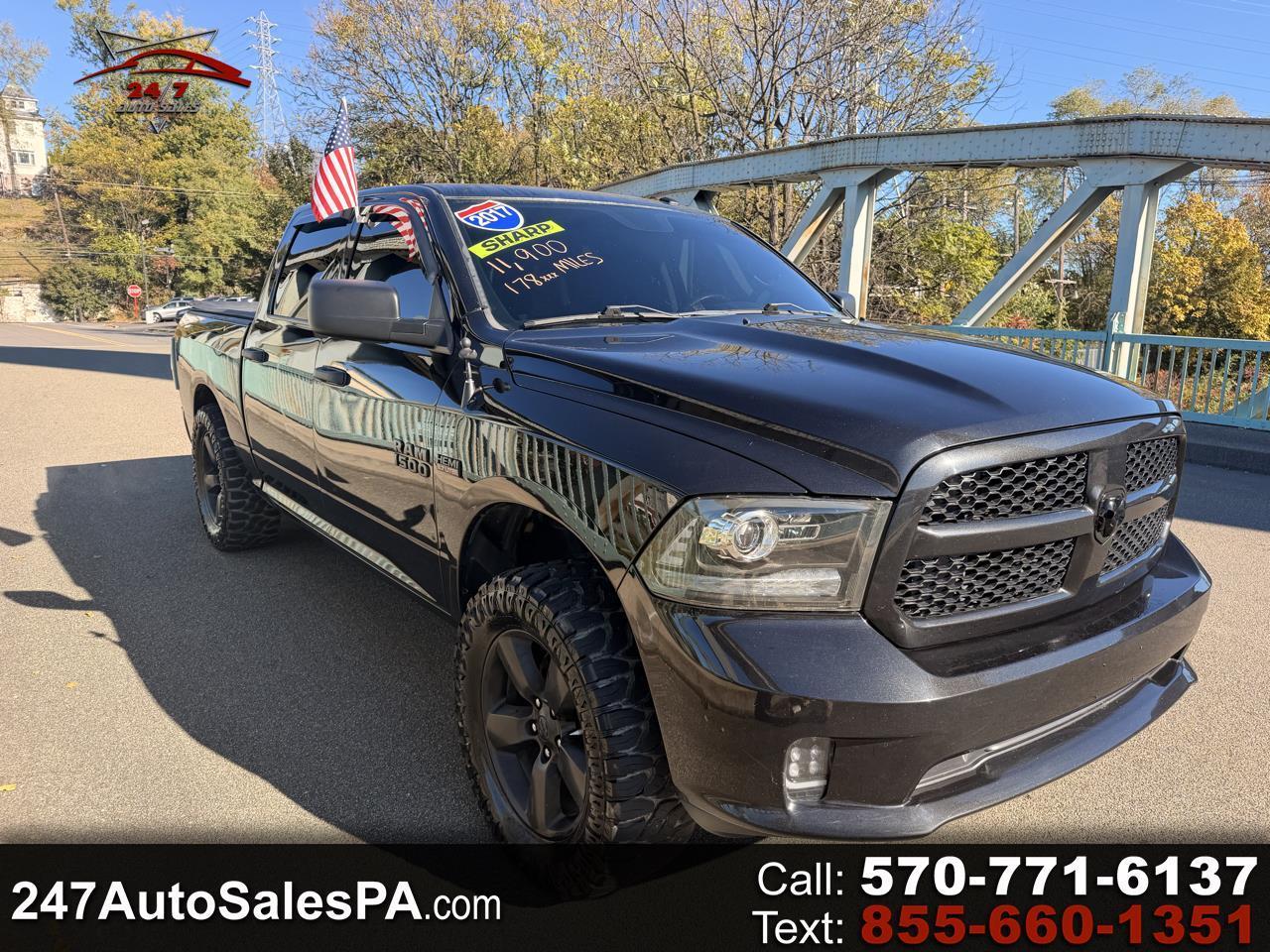 RAM 1500 4WD Crew Cab 140.5" Express *Ltd Avail* 2017