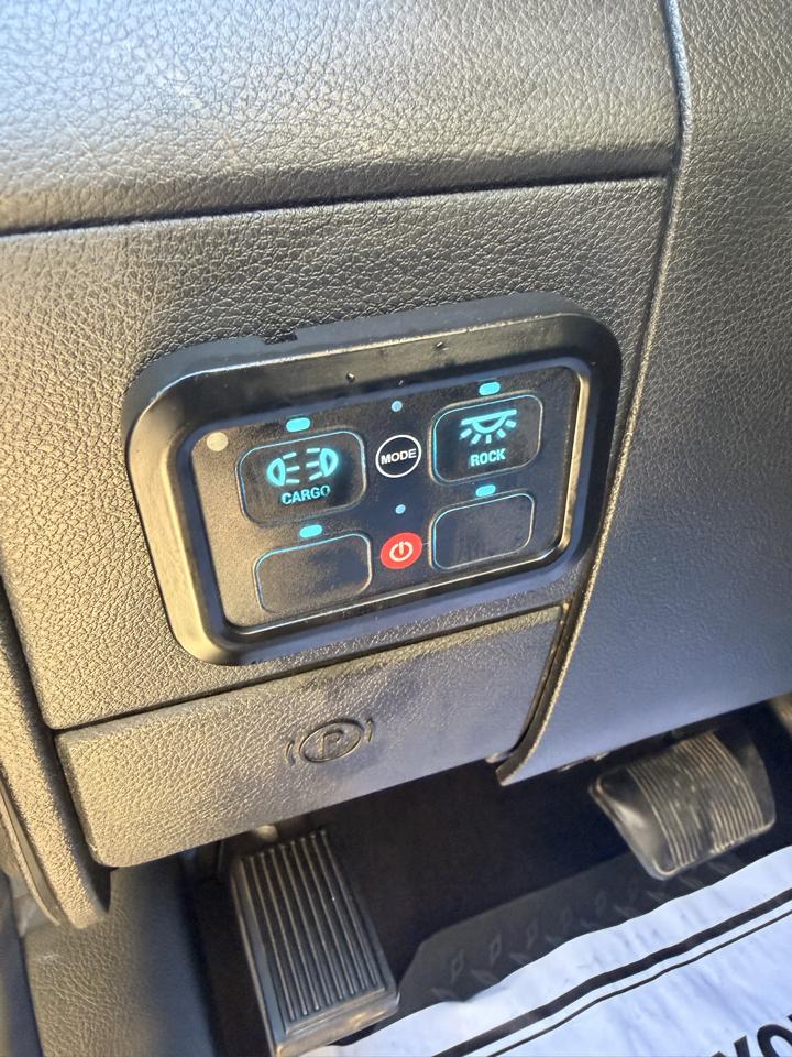 RAM 1500 4WD Crew Cab 140.5" Express *Ltd Avail* 2017