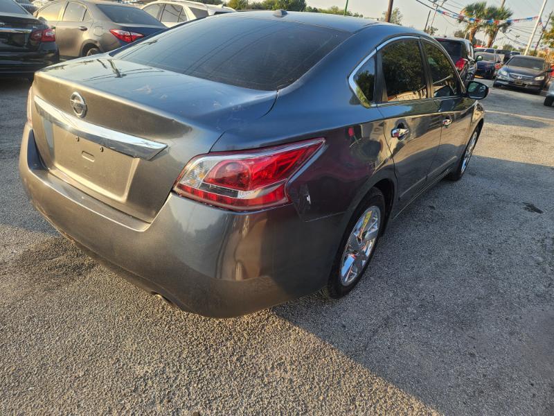 Nissan Altima  2015