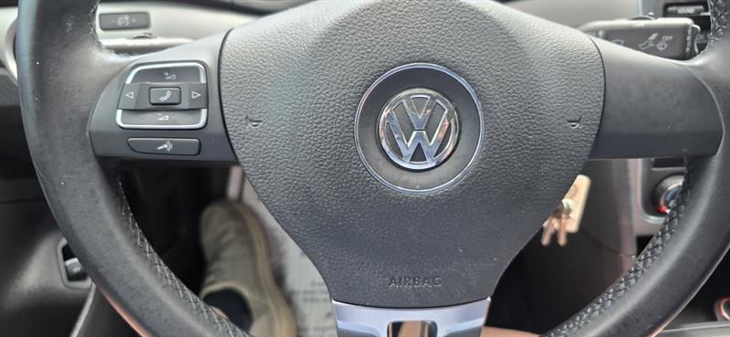 Volkswagen Passat 2.5L S 2014 Volkswagen Passat 2.5L S 2014