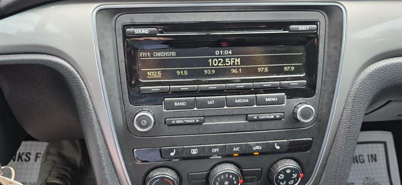 Volkswagen Passat 2.5L S 2014 Volkswagen Passat 2.5L S 2014