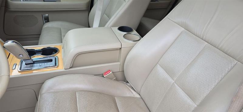 Lincoln Navigator 4WD 2010