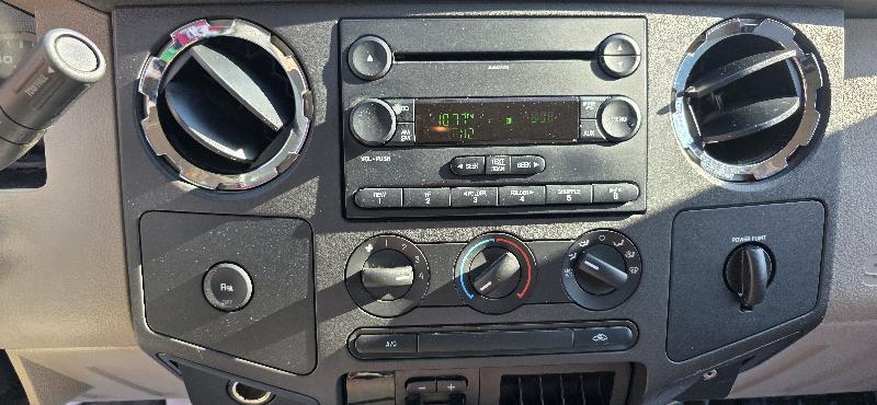 Ford F-350 SD XL Crew Cab 2WD 2008