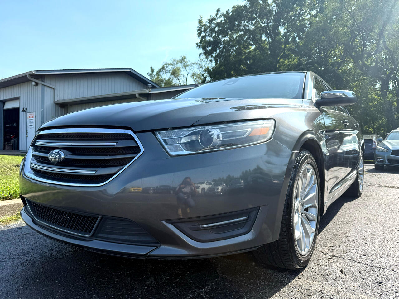 2017 Ford Taurus Limited photo 2